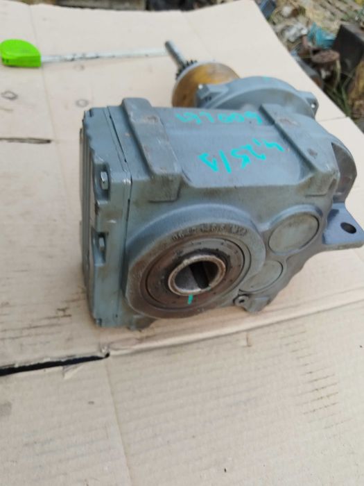 Multiplicator de turație cu raport de 1 la 4 solid