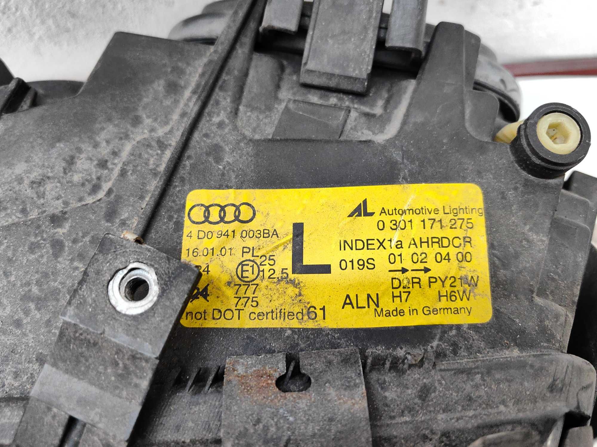 Оригинален фар Ауди А8 Д2  Audi A8 D2 Xenon
