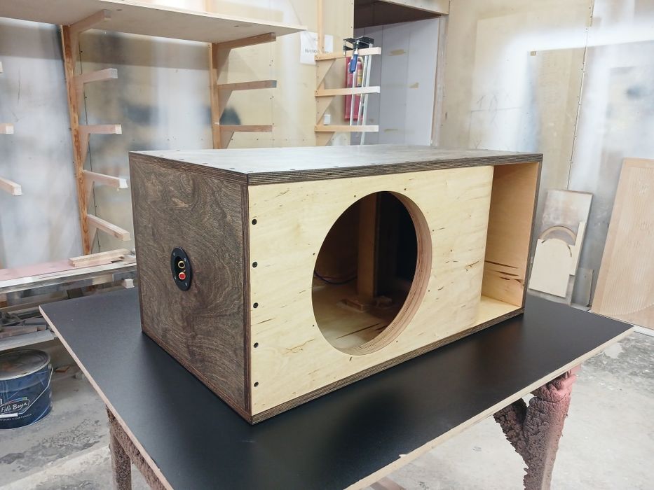 Продам расчетный короб для 12 дюймового сабвуфера(самбуфера)