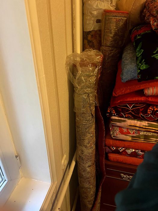 Продам три ковра размеров 200х200, 200х210 примерно