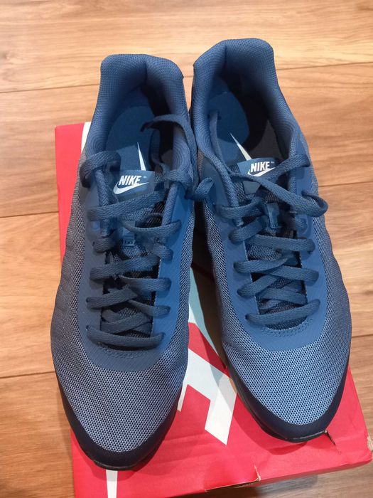 Маратонки ,чисто нови