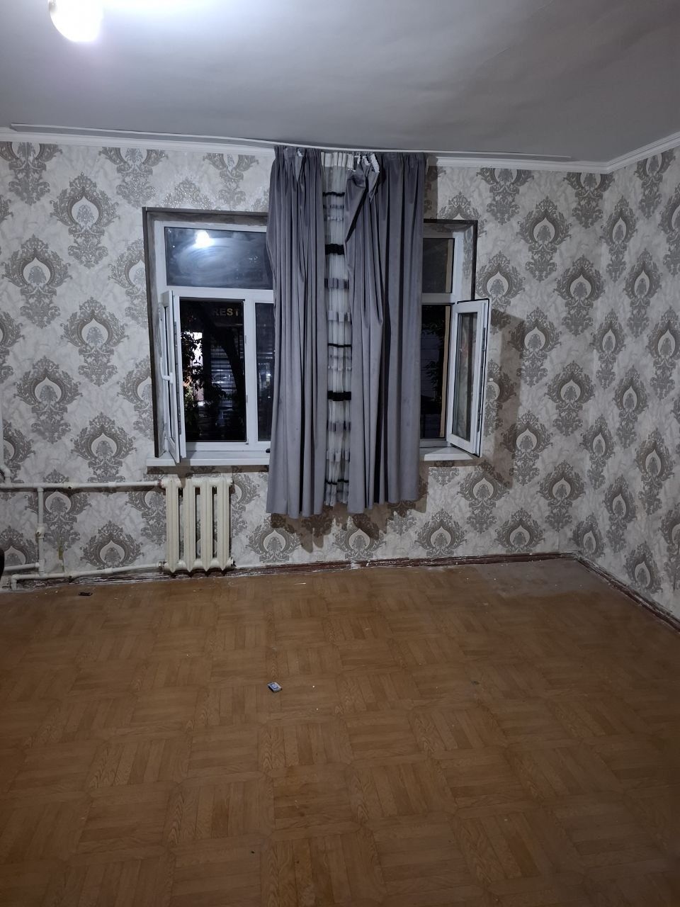 Срочно продается!1 ком кв в бившем общежитье..