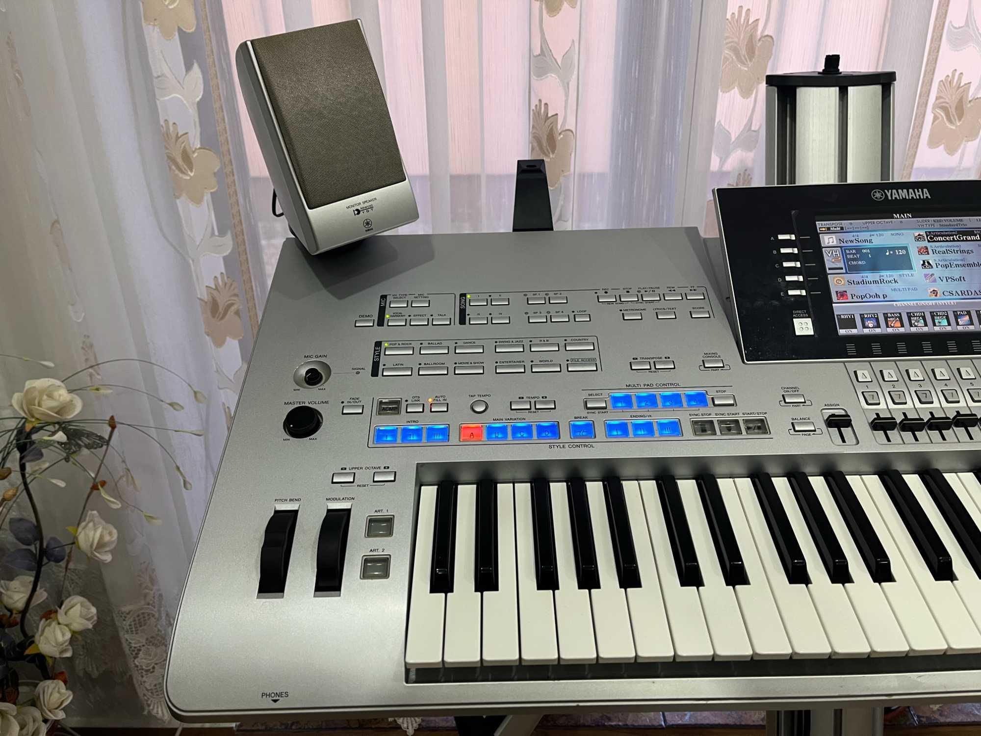 Yamaha Tyros 4 , cu TRS-M01