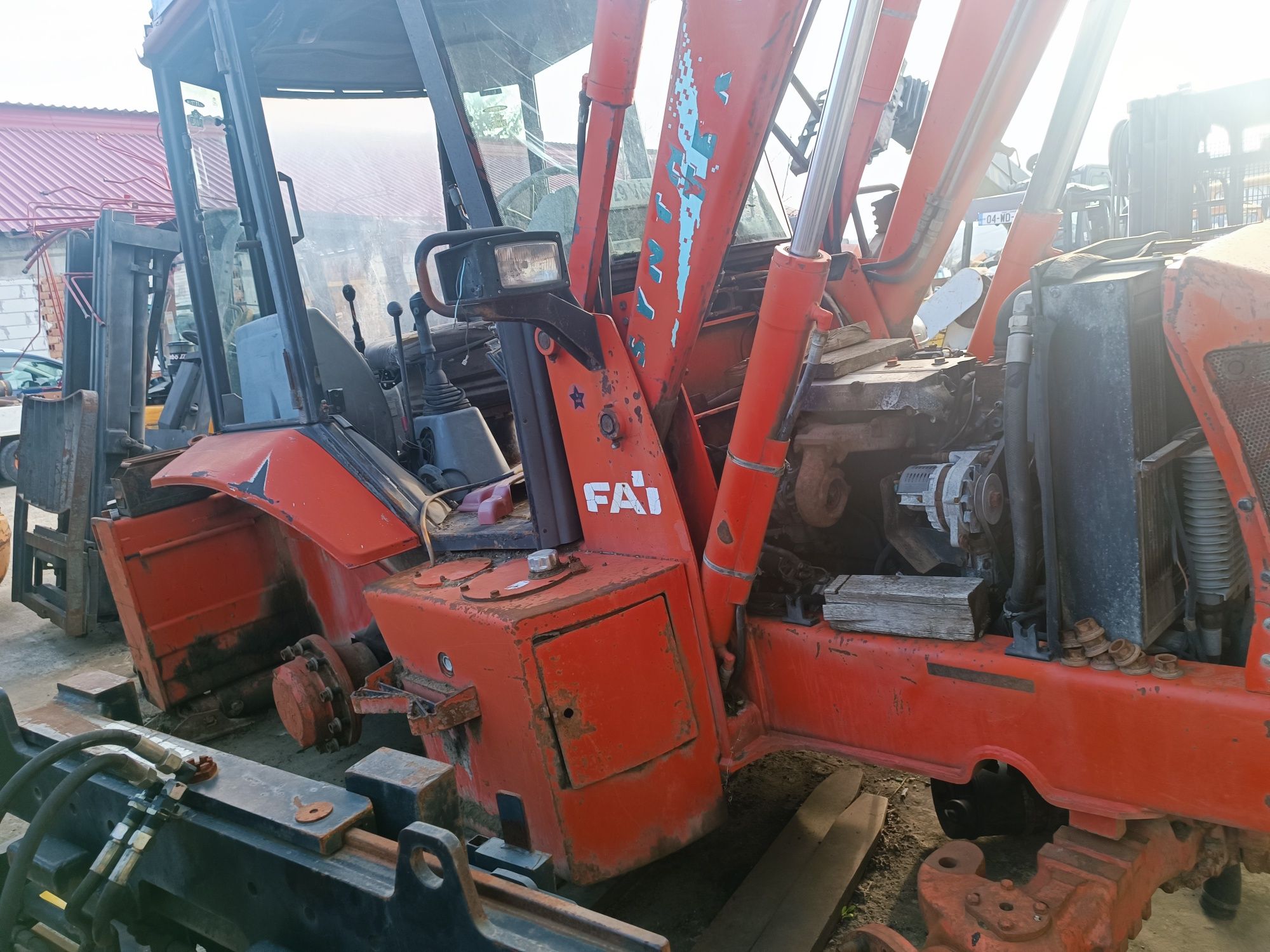 Dezmembrez buldoexcavator FAI 898