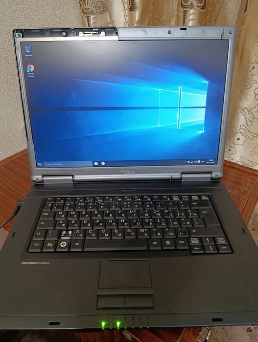 Продам ноутбук полностью рабочий