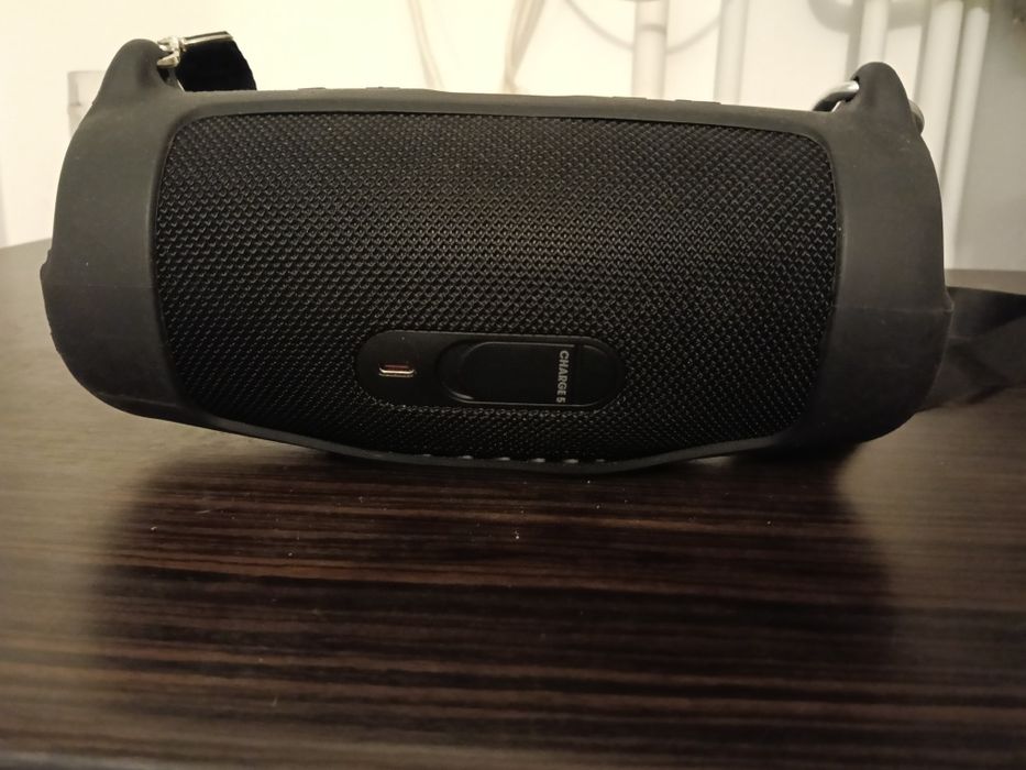 Vând boxă JBL Charge 5 folosită puțin