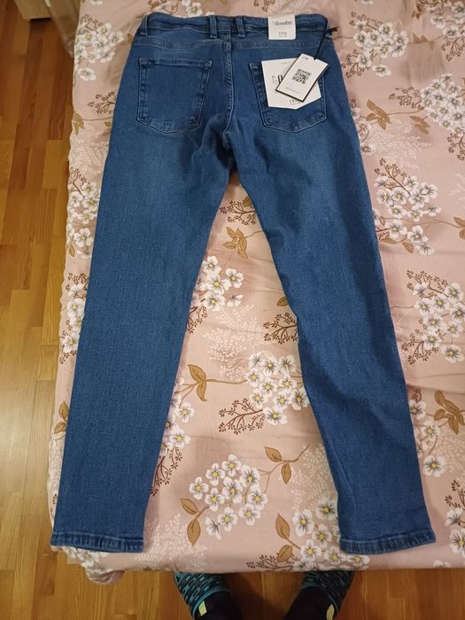 Vând blugi ,două perechi!!