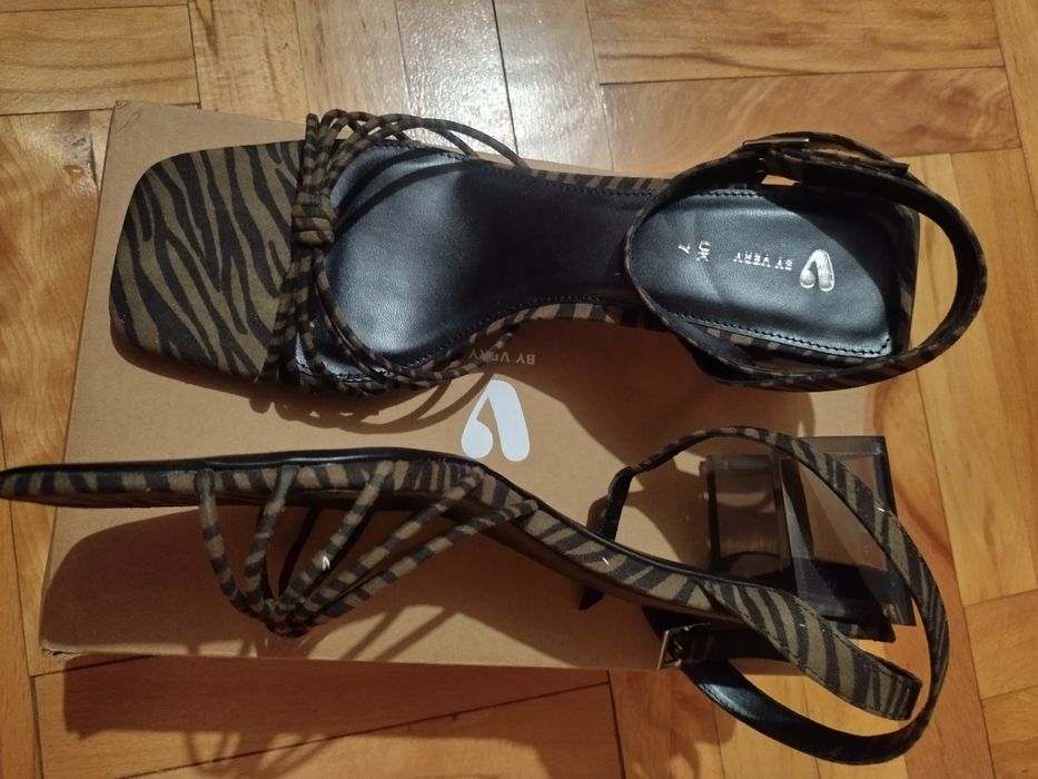 Сандали BY VERY, зебра принт