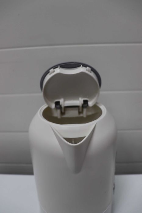 Ел. кана Russell Hobbs Precision Control 2200W, 1.7л LCD дисплей, Бяла