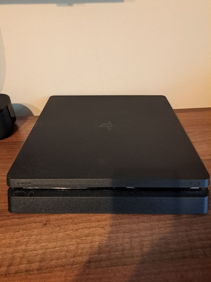 Vand PS4 slim 1 TB