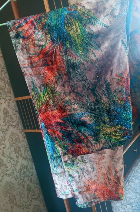 Chiroyli vilur divoyka — kulrang asosda jozibali detallar bilan!