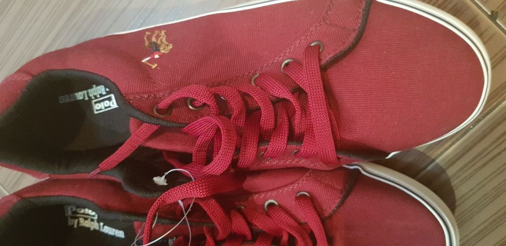 Tenisi polo         .