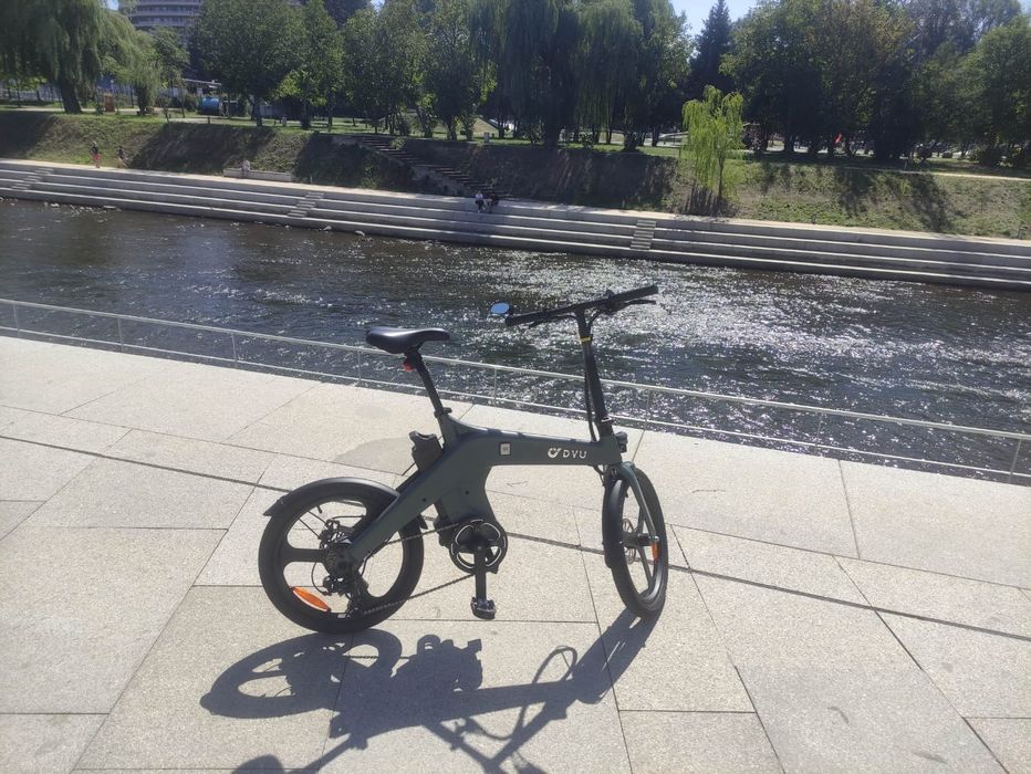 Bicicleta electrica pliabila Dyu T1 din magneziu roti 20' aproape noua