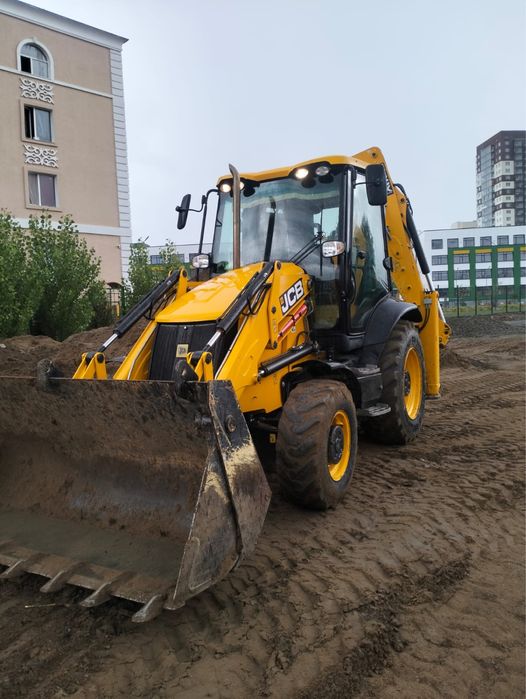 Экскаватор, погрузчик 3в1, ковщ 60,40, гидромолт