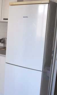 Холодильник Б/У работает морозильник