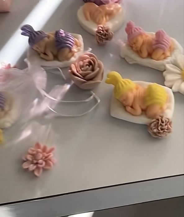 flori de ceară și săpun,