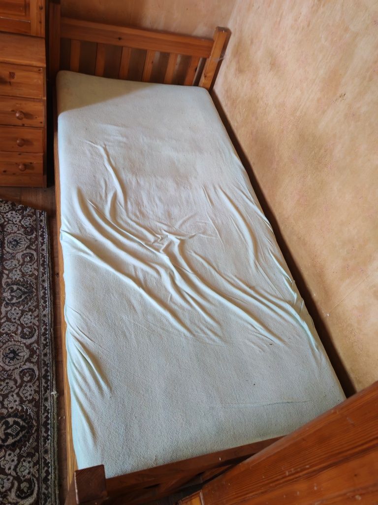 Мебели от масив, чам
