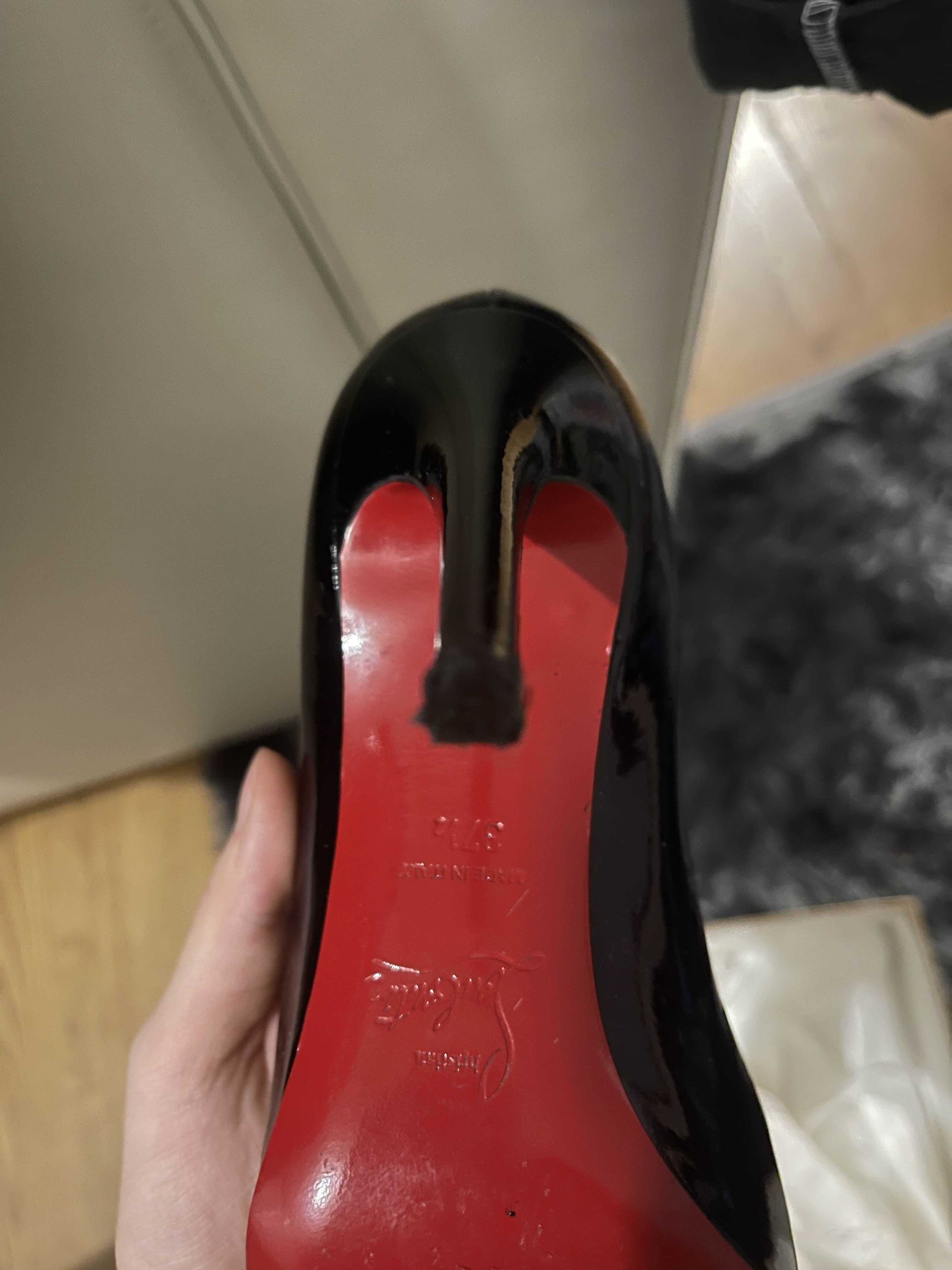 CHRISTIAN LOUBOUTIN Черни лачени 100 обувки на висок ток 37,5