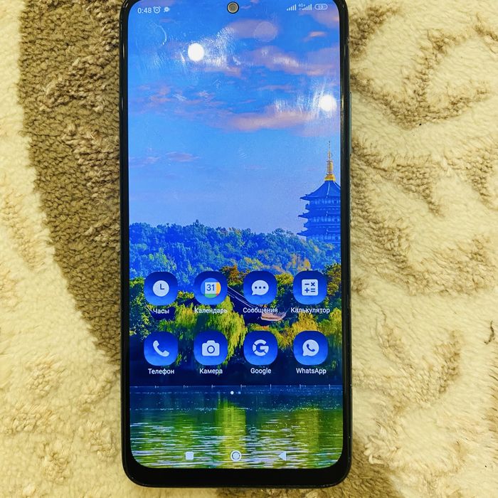 Продается телефон .