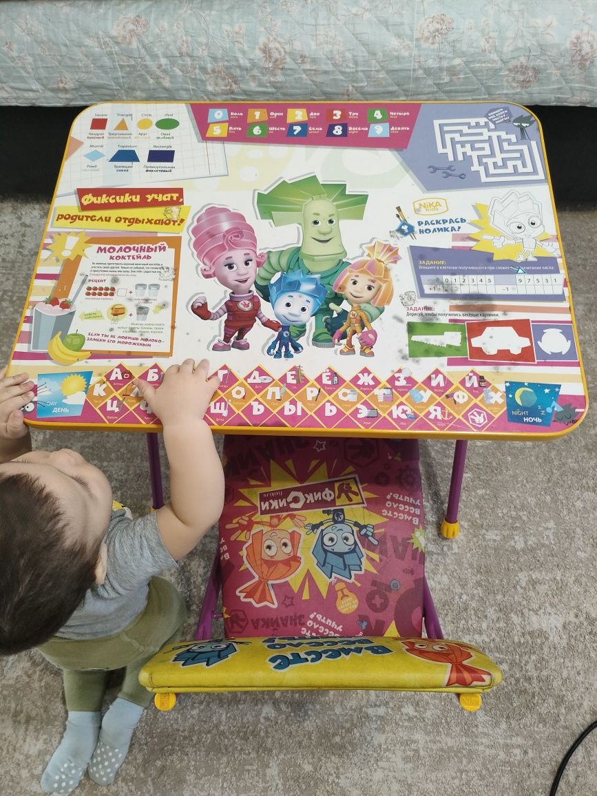 Продам детский стол со стульчиком идеально подходит как  для мальчик