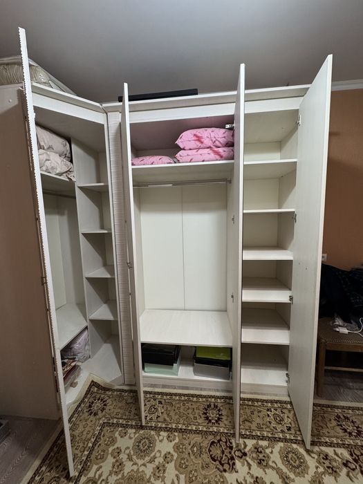 Продам шкаф (2 секции - угловой и прямой)