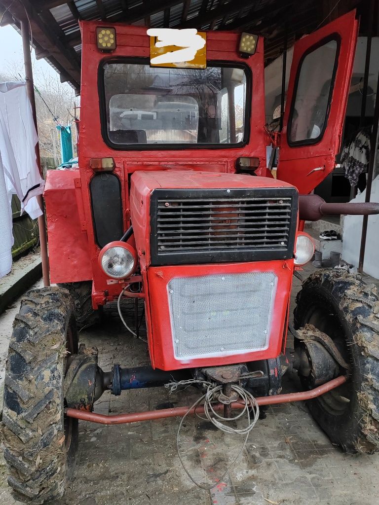 Vând tractor u445
