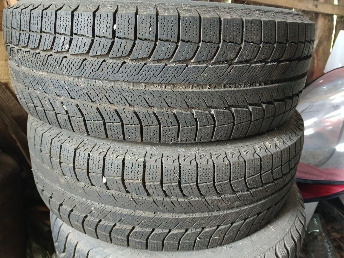 Продам новую резину Мишлен 235/60 R 18 всесезонка