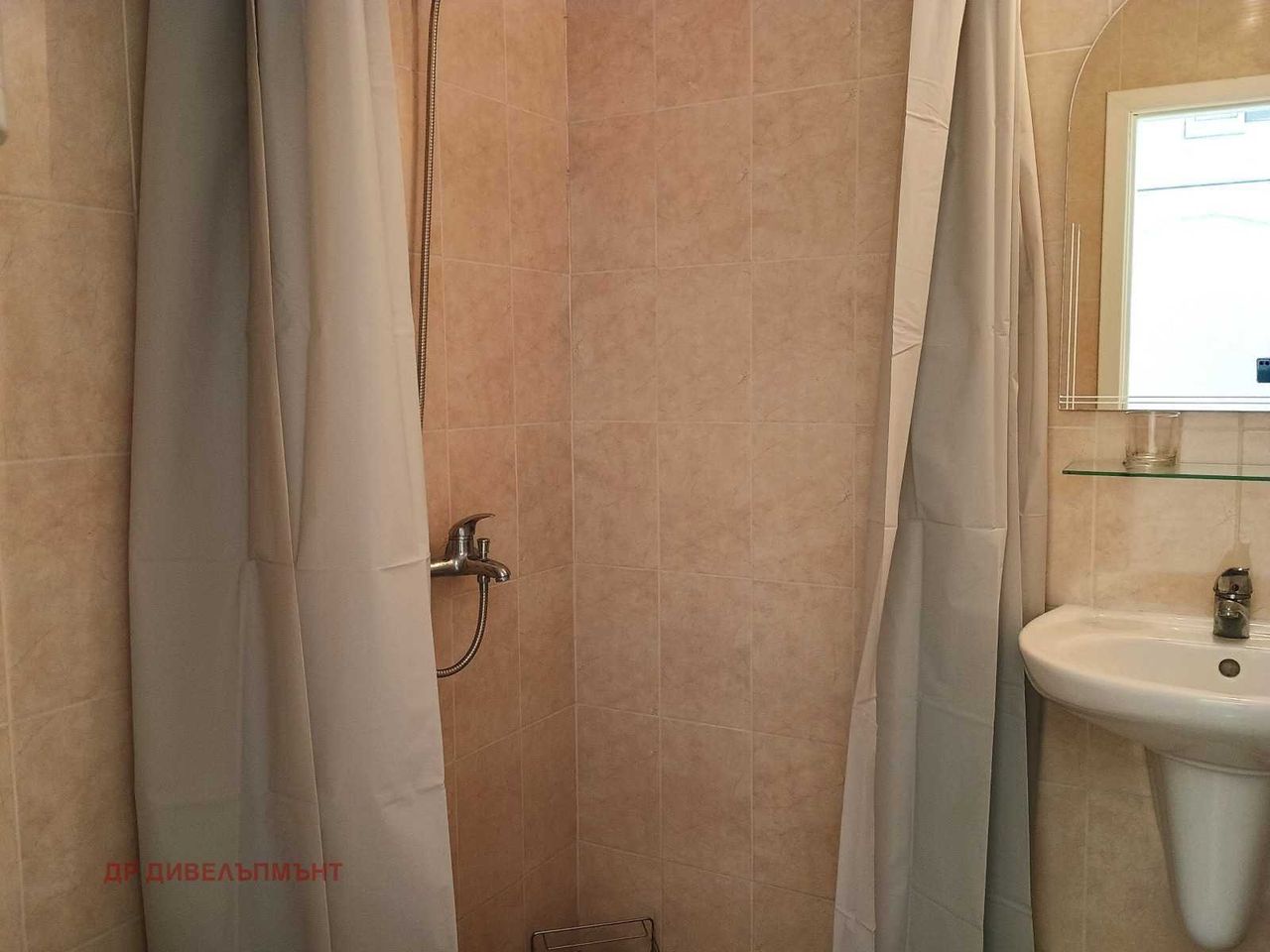 Дава се под наем Едностаен апартамент в Перник, Център - 42 кв.м за 459 € - Снимка #10