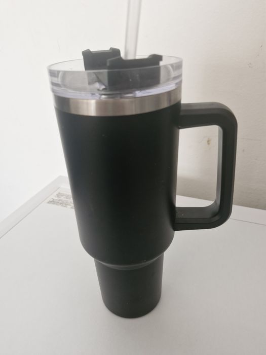 Termos negru,cu capacitate de 1.200ml