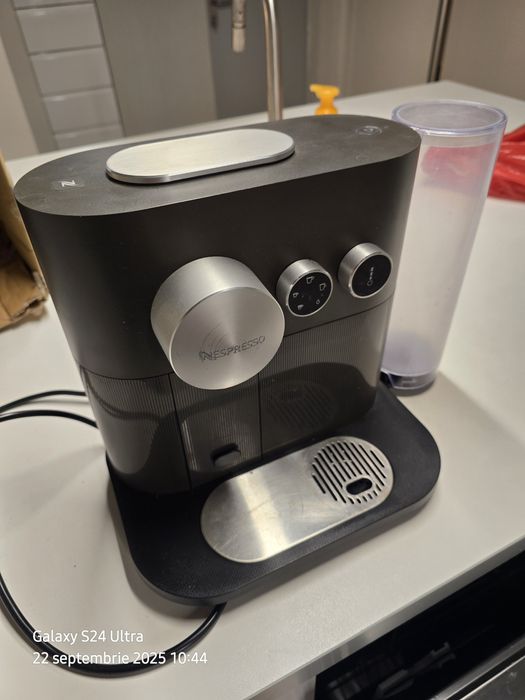 Vând 2 aparate de cafea defecte Nespreso
