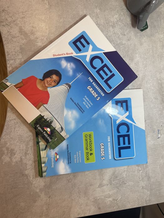 Рабочая тетрадь и книга по английскому языку.