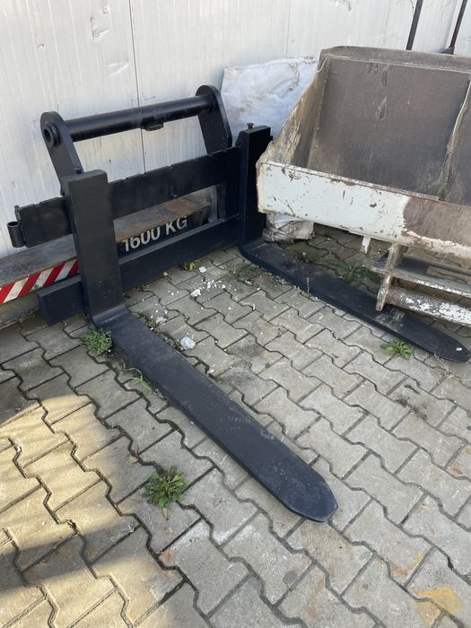 Furci Manitou, incarcator frontal