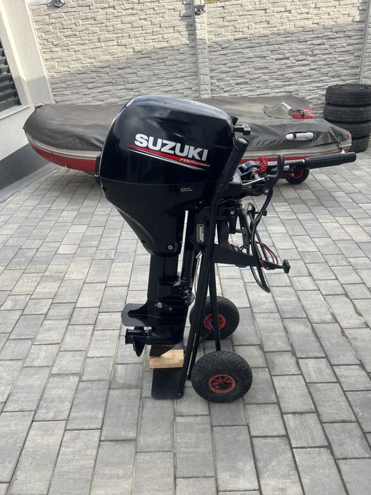 Barca rib cu motor suzuki