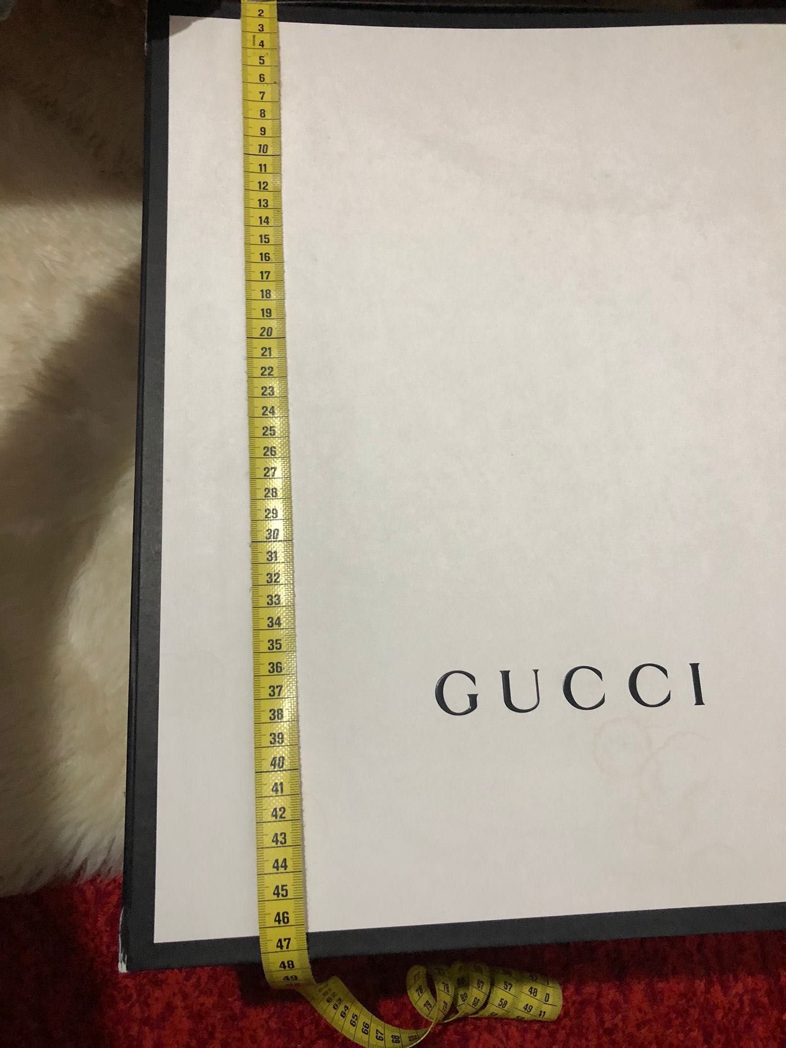 Cutie Gucci mare alba cu magnet pentru geanta