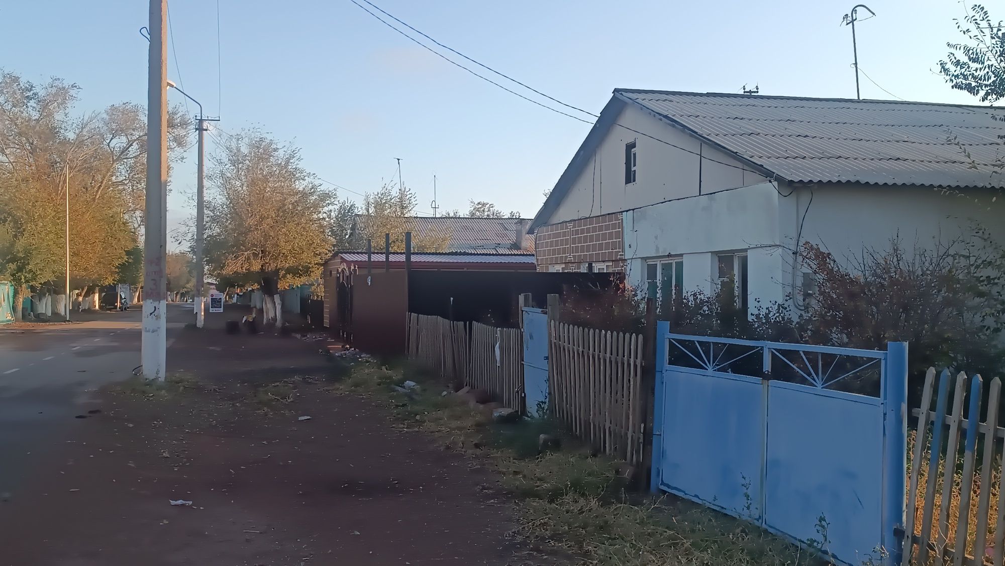Торангалыке продается центральном улице продается пол дома 4-комнат