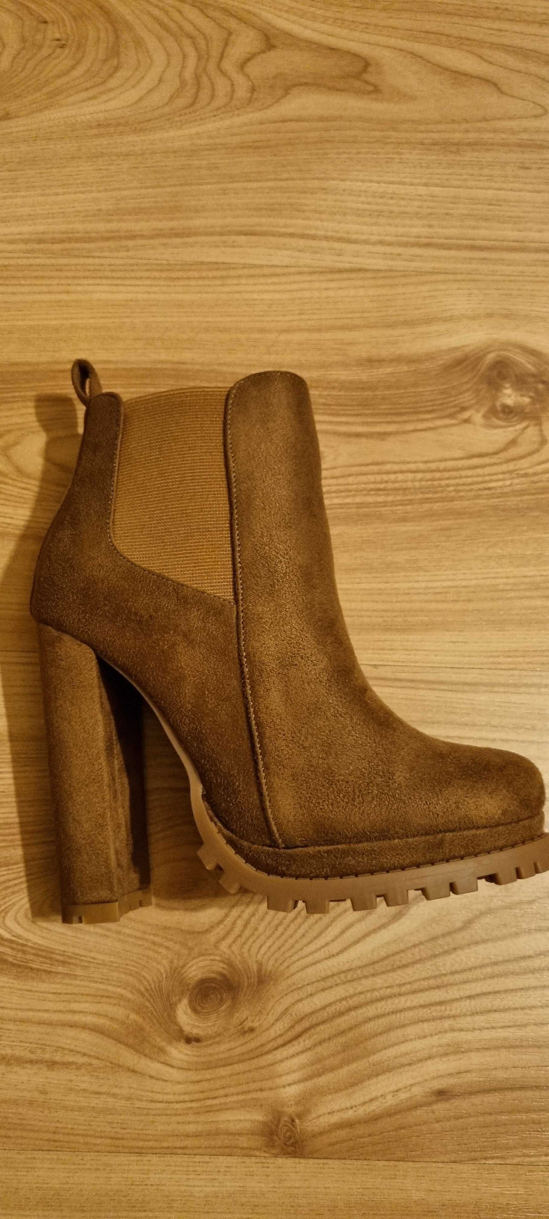 Botine cu toc si platforma