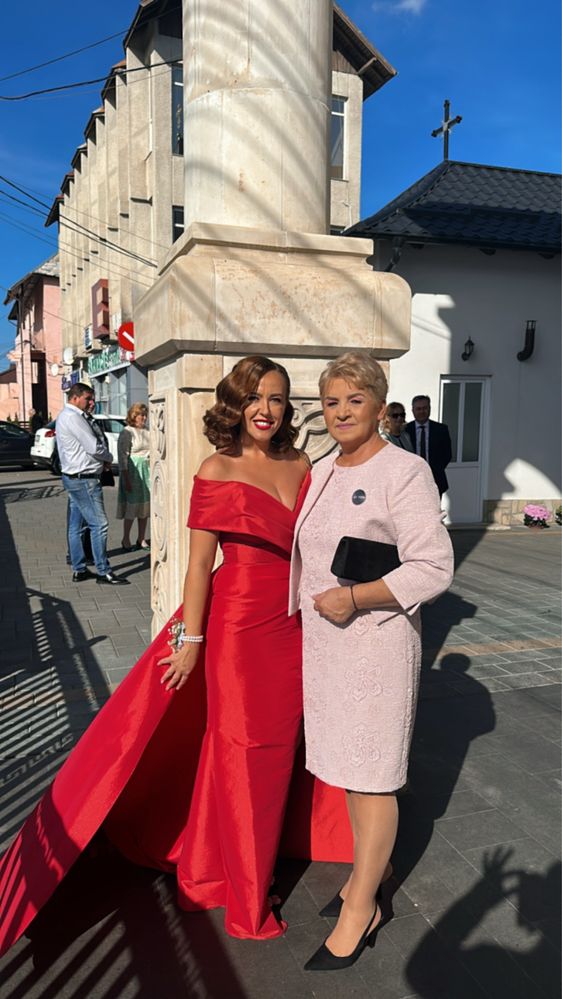 Rochie de seara rosie de designer