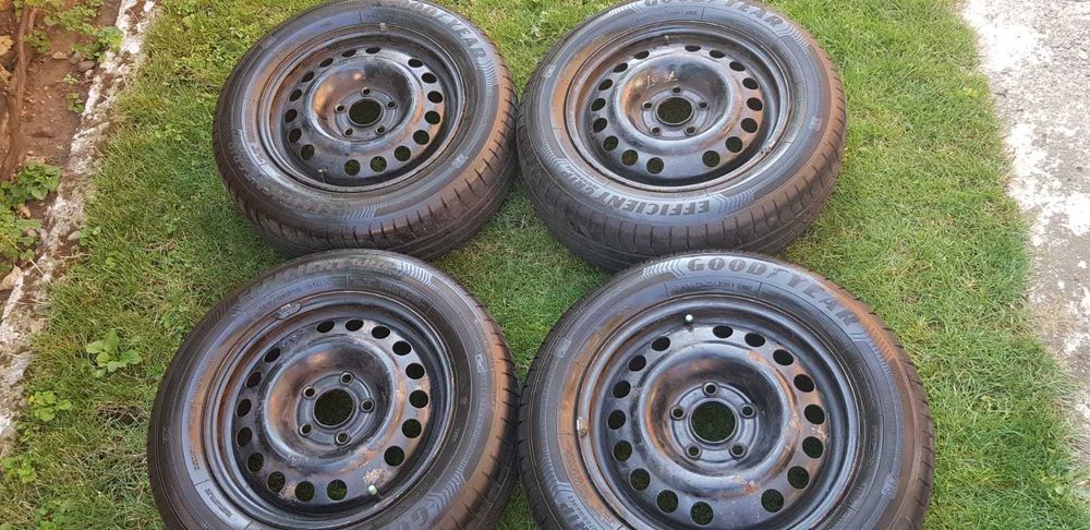 Vând 4 cauciucuri de vara + rezerva