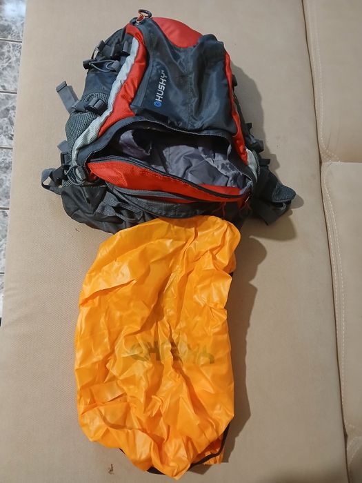 Rucsac Husky 45l cu protectie pt ploaie nou fara eticheta