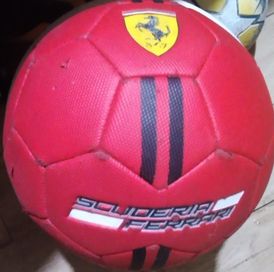 Футболни топки Ferrari и Champions League final 2023