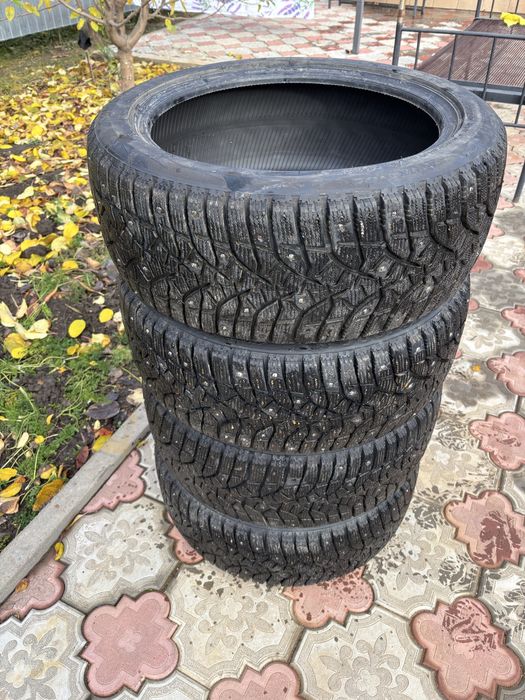 Продам зимний покрышкий размер R 17