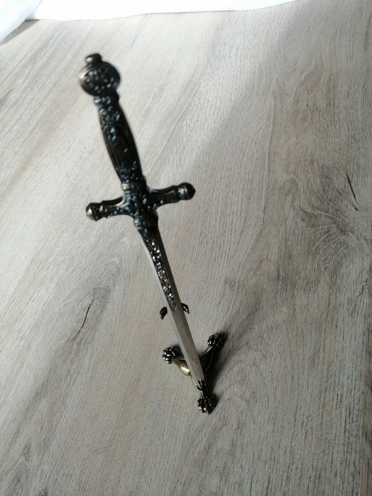 Нож със стойка за писма