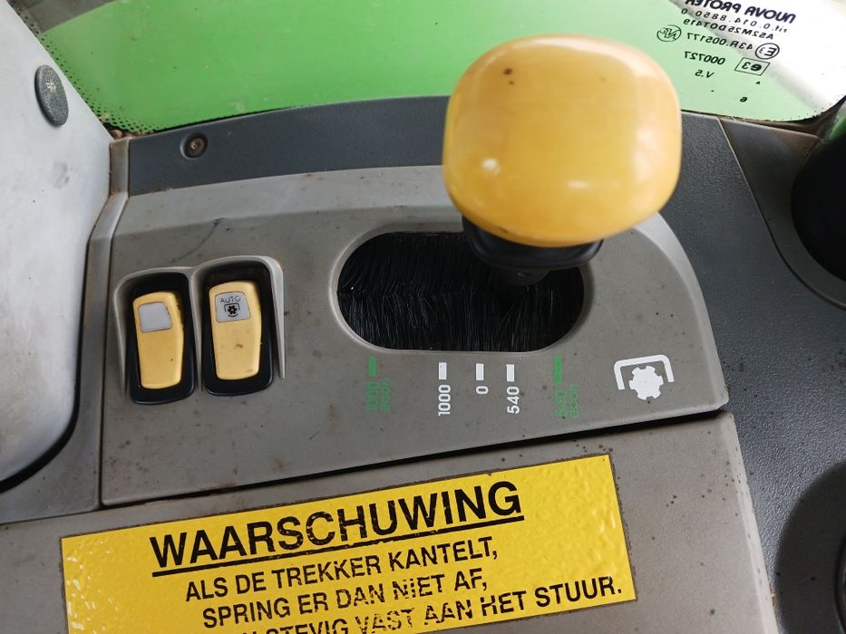 Vand tractor cu incarcator frontal Deutz Fahr K 100