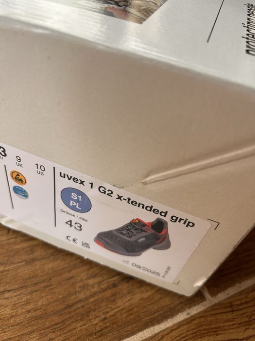 Pantofi de protecție UVEX – mărimea 43 – NOI, în cutie