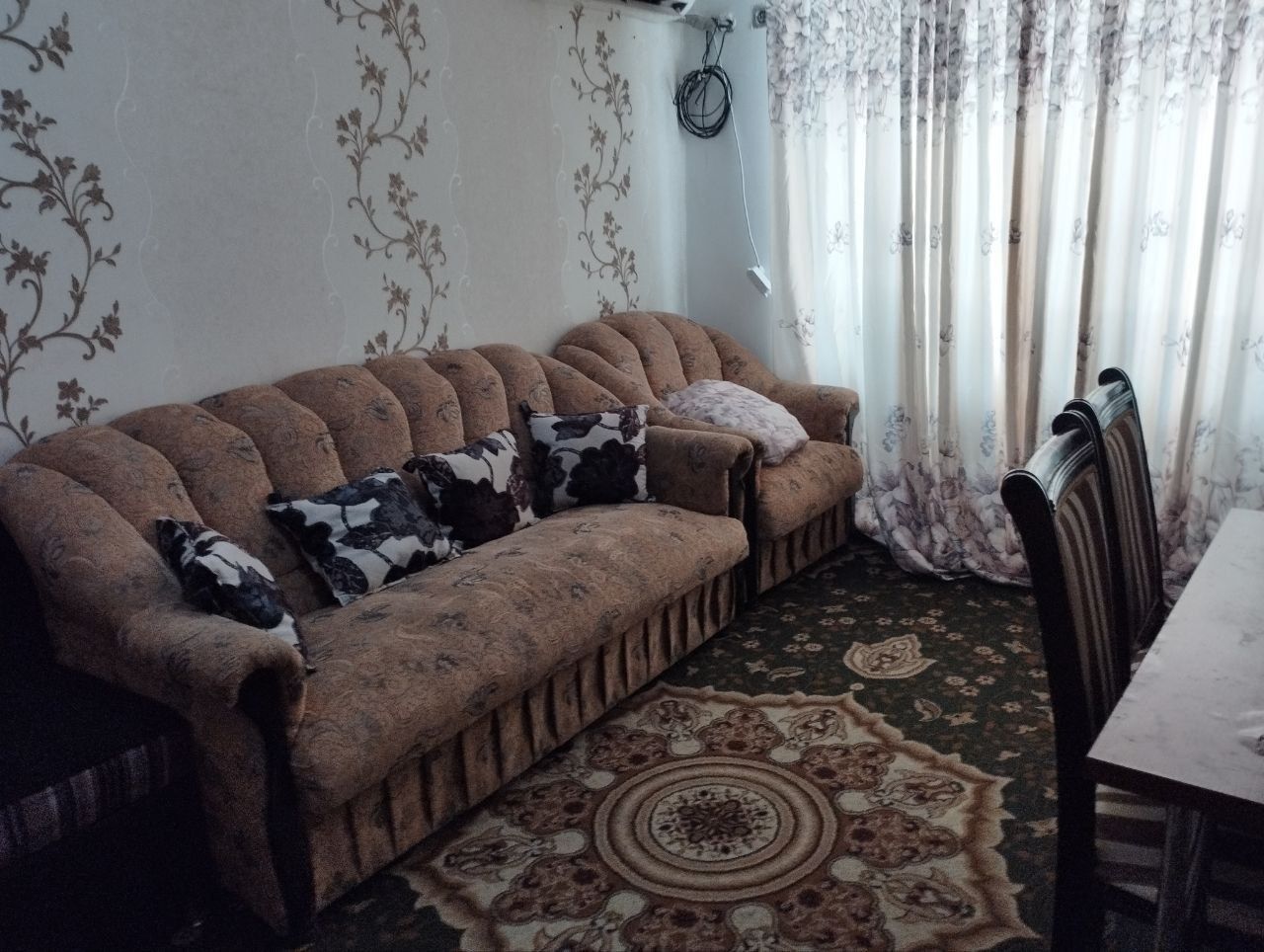 Продаётся метро Буюк Ипак Йули Максим Горький,буз базар,  Светлана