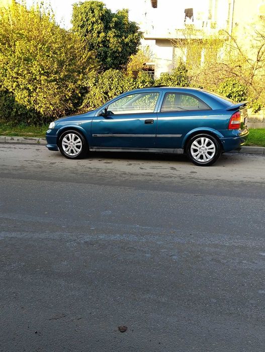 Продавам личния си автомобил астра   1.8