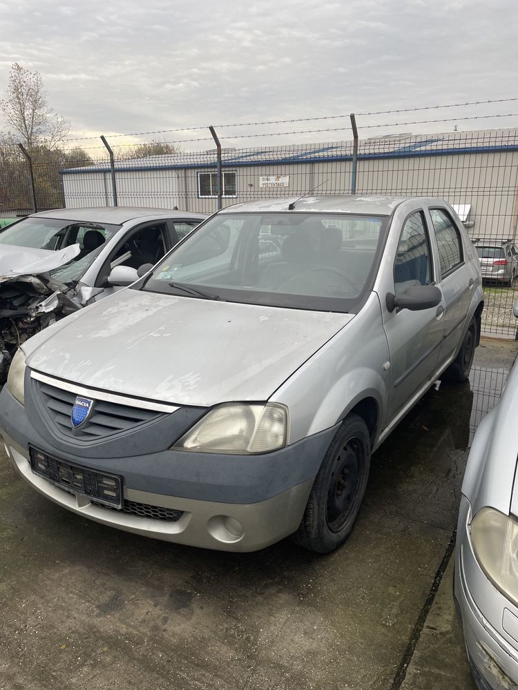 Dezmembrez dacia logan