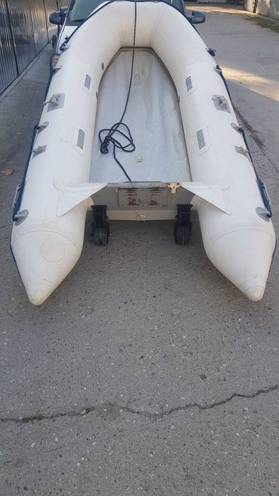 Barca Quicksilver 3.40 si motor Mariner 4T 5 cai