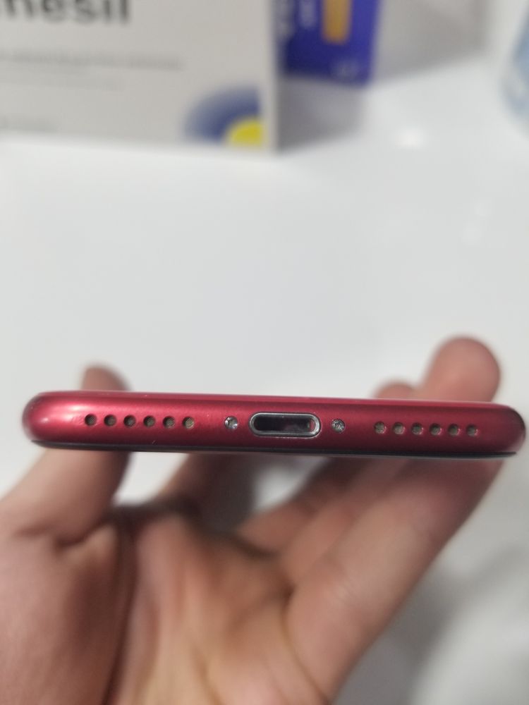 Iphone se 2020 (product) red