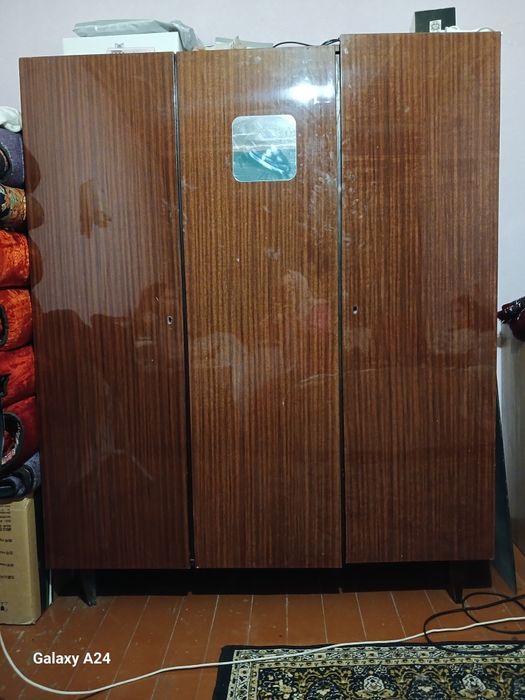 Шкаф полированный прочный